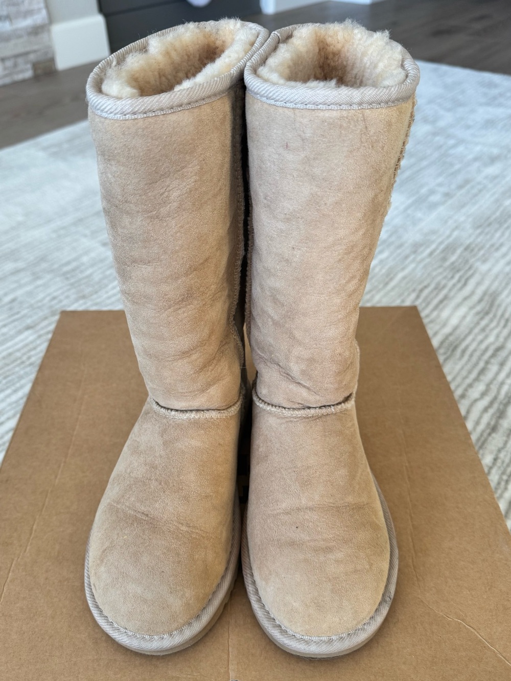 UGG Australia Classic Tall Boots Sand Sheepskin Suede Shearling w/ Box Size 5